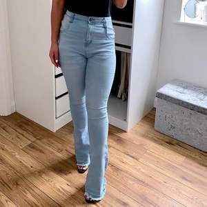 OEM Nueva Mujer Denim Jeans de cintura alta de color azul claro lavado Flare Jeans Señoras Mejor Calidad Jeans Para Mujeres ODM - Product Image 4