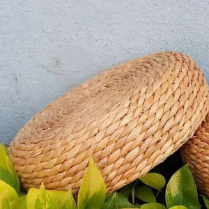 เบาะรองนั่งทำจากหญ้าไฮยาซินท์ทอมือของเวียดนาม คุณภาพพรีเมียม รองรับการนั่งอย่างสบาย ดีไซน์ทันสมัย เป็นมิตรต่อสิ่งแวดล้อม เหมาะสำหรับตกแต่งบ้าน - Product Image 1