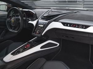 HIGHRUN 2024 R-EVUELTO COUPE AWD 8 vitesses, double embrayage, 6.5L V12 hybride avec un moteur offrant un son exceptionnel - Product Image 4