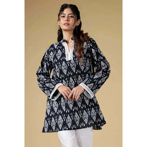Kurti Formal de Algodón Tejido con Estampado Ikat, Detalles de Encaje y Estilo Bohemio para un Look Veraniego Transpirable y sin Esfuerzo - Product Image 1