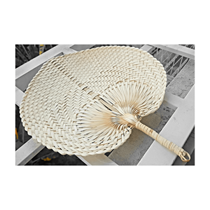 Éventail tissé fait à la main décor rotin éventails à main bambou raphia en forme de coeur de haute qualité à partir de 99GD - Product Image 4