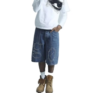 Shorts en jean rétro personnalisés de haute qualité pour hommes, coupe ample, surdimensionnés, avec rivets et strass, Jorts pour hommes - Product Image 1