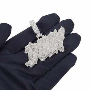 Collar con Placa de Nombre Personalizada Única, con Colgante de Moissanita en Oro de 14K, Marca DILLY - Product Image 2