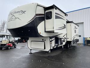 Autocaravana Usada Heartland B-i-g C-o-u-n-t-r-y 3155R-L-K de 2019 - Product Image 3