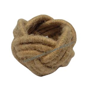 Porte-serviettes en toile de jute tressée classique la plus vendue dans les tons vert et or pour la décoration de table à manger - Product Image 2