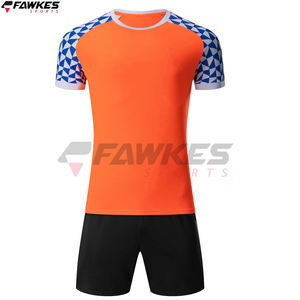Venta al por mayor de calidad superior totalmente personalizado sublimación impresa hecha de poliéster hombres uniforme de fútbol - Product Image 2