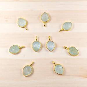 Colgante tallado de hoja de Aguamarina, colgante hecho a mano chapado en oro y plata de ley de 10mm para fabricación de joyas, abalorio a granel para mujer - Product Image 1