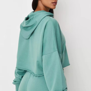 Precio de fábrica Mujeres casual streetwear Drop Shoulder figuras transpirables Eco friendly sudaderas con capucha de punto recortadas - Product Image 6