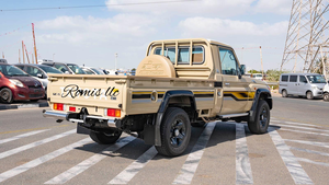 Toyota Land Cruiser 79 Pickup 2020 de Primera Mano, 5 Puertas, 5 Plazas, SUV, 8 Cilindros, 4.5L Diésel, Manual, Usado, Volante a la Izquierda, Tapicería Oscura - Product Image 5