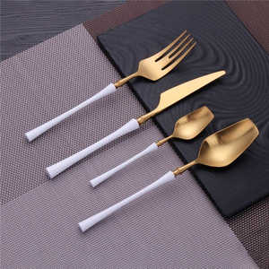 Ensemble de couverts luxueux en or design idéal pour les tables de mariage, les repas de fête et les cadeaux de qualité supérieure - Product Image 1