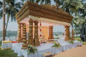 Mandap de luxe pour les mariages interculturels USA Mandap d'inspiration indienne du Sud pour les événements en plein air Mandap de mariage sculpté royal doré - Product Image 2