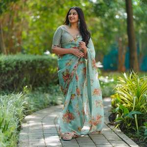 Hermoso Sari de diseñador con trabajo de hilo y secuencia y blusa - Product Image 6