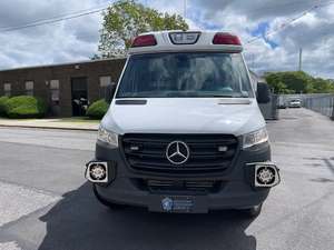 2019 Demers M ----- e ----- r ----- c---e---d ----- e--s-Benssz  Ambulance Sprinter Type 2 Entièrement équipée - Product Image 1
