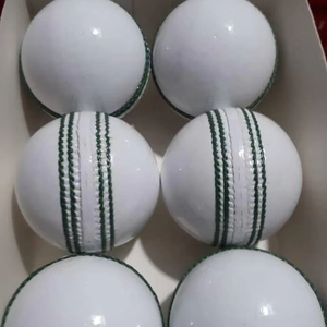Ensemble de balles de Cricket en cuir 100% de haute qualité 6 pièces de couleur blanche cousues à la main pour le cricket en plein air fabriqué avec un matériau de qualité supérieure - Product Image 1