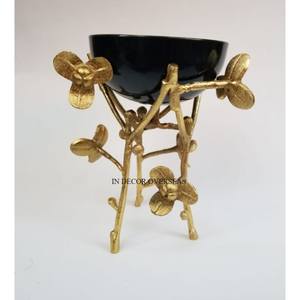 Suministro directo de fábrica, exterior recubierto de polvo negro con interior chapado en oro y soporte de diseño de hojas, quemador de incienso de Metal Bakhoor - Product Image 2