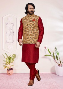 ชุดคุर्ตาผ้าไหมสำหรับงานแต่งงานและงานเลี้ยงลำลองสำหรับผู้ชาย พร้อมเสื้อแจ็คเก็ตผ้าฝ้ายพิมพ์ลายคุณภาพดีที่สุดในราคาถูกที่สุดจากซัพพลายเออร์ในอินเดีย - Product Image 2