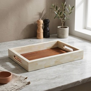 Plateau décoratif rectangulaire en os avec poignée en corde perlée et incrustation d'os, design abstrait minimaliste pour le service en cuisine - Product Image 1