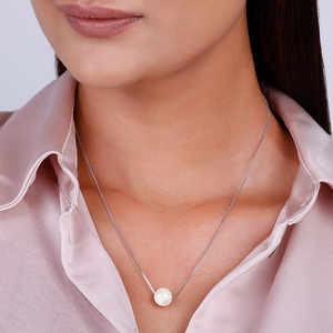 Anushka Sharma Plata Blanco Perla Luna Collar - Product Image 2