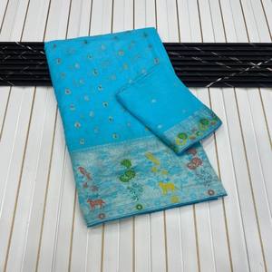 Elegante Sari de Georgette Banarasi Khaddi Puro con Tejido Meenakari Resham Zari en Toda la Superficie, Diseño Butti, Pallu Rico y Blusa - Product Image 5