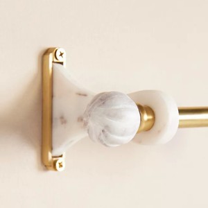 Mejor precio artesano Simple moderno latón mármol soporte de papel higiénico acabado dorado para organizador de baño decoración de pared - Product Image 2