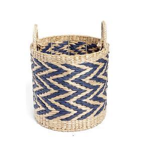 Panier en jacinthe d'eau naturelle pour l'organisation du salon avec un style artisanal durable tissé à la main - Product Image 1