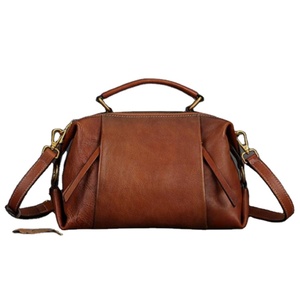 Custom Premium Quality Vintage Luxury Genuine Leather Women's Shoulder/Crossbody Handbag Zipper Open for Daily Travel Use - Product Image 1