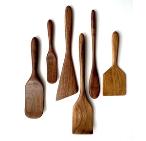 ช้อนไม้พรีเมี่ยมทำด้วยมือด้วยการดูแลแบบชนบทอุปกรณ์ในการจับที่สะดวกสบายเหมาะสำหรับการกวนซุปและการทำอาหารทุกวัน - Product Image 2