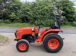 รถแทรกเตอร์คูโบต้า L1-382 |   รถแทรกเตอร์ดีเซล 38 แรงม้า ขับเคลื่อน 4 ล้อ สำหรับการเกษตรและจัดสวน - Product Image 2