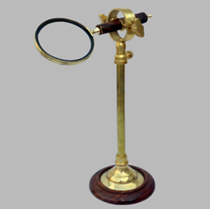 Lupa de latón antiguo con soporte de tijera plegable, lupa de escritorio portátil y única a precios de mayorista - Product Image 4