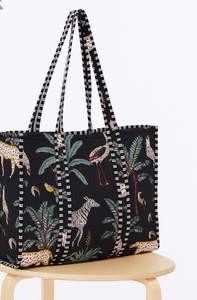 กระเป๋าผ้าแคนวาสลายควิลท์ทำมือสำหรับผู้หญิง ดีไซน์ทันสมัย น้ำหนักเบา เหมาะสำหรับฤดูหนาว มีซิป สะพายไหล่ ลายพิมพ์วินเทจ ซักได้ - Product Image 2