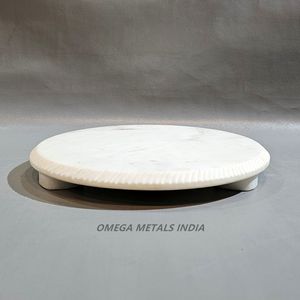 แท่นวางเค้กหินอ่อนสีขาวสุดหรูทรงกลมพร้อมขอบร่องสำหรับโชว์ขนมคุกกี้คัพเค้กและของตกแต่งบ้าน - Product Image 2