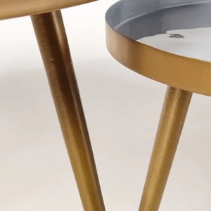 Mesa auxiliar de aluminio y hierro de diseño elegante, diseño único, parte superior redonda, 3 patas, mesa plegable, mesa auxiliar de sofá para uso en interiores - Product Image 5