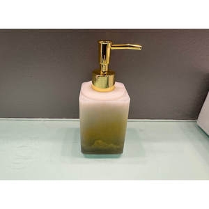 Juego de Baño de Diseño Contemporáneo en Resina Blanca con Acabado en Latón, Fácil de Limpiar - Product Image 4