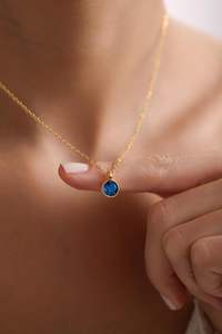 สร้อยคอพลอยไพลินสีน้ำเงินเม็ดเล็กแบบกำหนดเองได้ สร้อยคอพลอยทรงกลมแบบกำหนดเองได้ เงินแท้ 925 ชุบทอง 14K - Product Image 6