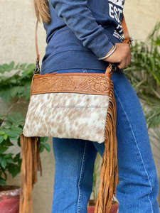 Sac à main à franges en cuir de vachette avec cheveux usinés à la main Sac à bandoulière en cuir de taille idéale pour femmes élégantes - Product Image 2