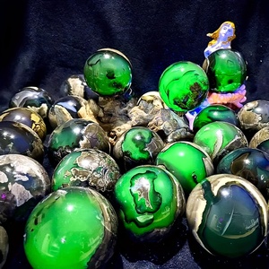 Vente en gros de boules <span class=keywords><strong>magiques</strong></span> en cristal naturel, sphères d'agate volcanique avec réaction UV verte pour la décoration de la maison - Product Image 3