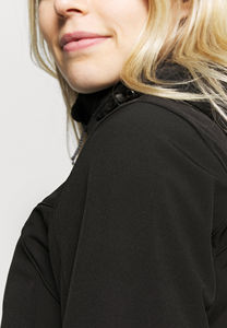Veste softshell Brenham noire pour femmes avec logo personnalisé en gros Vestes d'extérieur de course à pied à manches longues et coupe-vent à prix d'usine - Product Image 5