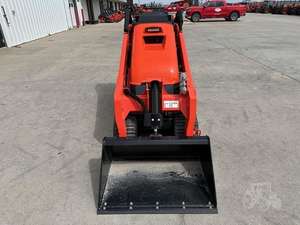 Minicargador KUBOTA SCL1000 2024, cargador frontal equipado con bomba - Product Image 2