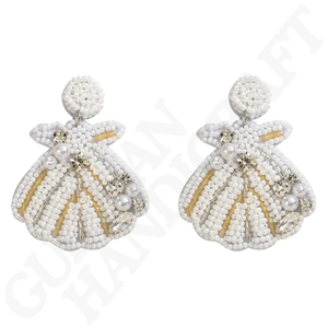 Pendientes colgantes con forma de concha adornados con perlas y cuentas Pendientes colgantes de inspiración costera hechos a mano para verano, Playa y boho-chic - Product Image 5