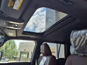 Véhicule tout-terrain de luxe de taille normale 4x4, transmission automatique, neuf, 2025, à vendre - Product Image 4