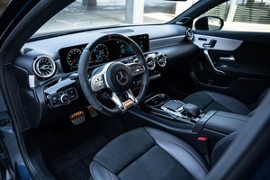 รถมือสองสภาพดี รับรองความสะอาด ปี 2020 Mercedes-AMG A35 Hatchback เกียร์อัตโนมัติ เทอร์โบ เบาะหนัง แร็คหลังคาอะลูมิเนียม ล้อแม็ก R19 พวงมาลัยซ้าย - Product Image 5