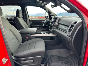 RAM 1500 Big Horn Crew Cab 4WD 2024, conduite à gauche, sièges en cuir foncé, pneus R19, automatique, électrique, 5 places, LED, xénon, caméra arrière - Product Image 3