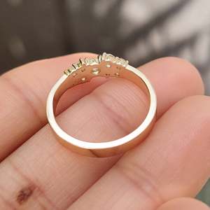 Bague à diamants ronds sertis en dispersion - Product Image 6