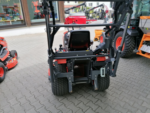 เครื่องตัดหญ้าแบบนั่งขับ Kubota G261 HD54 ดีเซล 25 แรงม้า ระบบไฮโดรสแตติก 137 ซม. พร้อมถาดเก็บหญ้า รถแทรกเตอร์สำหรับสวนเชิงพาณิชย์ มือสองและใหม่ สำหรับขาย - Product Image 4