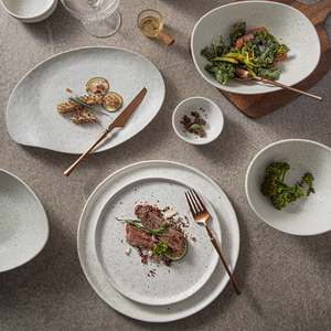 Assiettes plates rondes japonaises Yayu, nouveau logo personnalisé, noir mat, avec pois, pour restaurant, en céramique blanche - Product Image 6