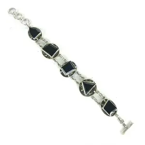Bracelet en argent sterling 925 avec pierre d'onyx, design vintage tendance pour femmes, à porter au quotidien, occasions spéciales comme les mariages, les anniversaires - Product Image 2