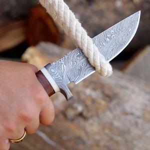 Cuchillo de caza y desollado de acero de Damasco personalizable DIY con mango de asta y hueso, funda de cuero genuino, supervivencia al aire libre, OEM, venta al por mayor - Product Image 4