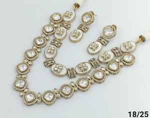 ENSEMBLE DE BIJOUX INDIENS TRADITIONNELS ET À LA MODE EN CUIVRE ENSEMBLE DE BIJOUX DE MARIAGE POUR FEMMES BOUCLES D'OREILLES ET COLLIER - Product Image 2