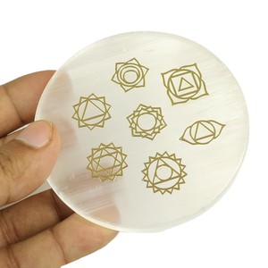 Plaque de charge en sélénite naturelle, symbole des 7 chakras pour la guérison par le Reiki, vente en gros de plaques de charge en sélénite, cristal en gros - Product Image 3