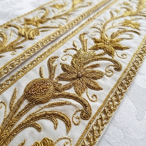 Estola Litúrgica Dorada Bordada Clásica Blanca Premium para Sacerdote, Vestimenta de Iglesia, Misa Cristiana, Ornamentada, Unisex para Adultos - Product Image 5